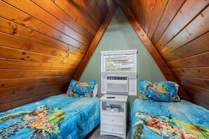 独立别墅, 多张床, 露台 (Changes In Attitude) | 2 多间卧室、特色装修、特色家居、床单