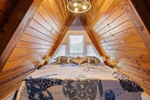 Ferienhaus, Mehrere Betten, Terrasse (Changes In Attitude) | 2 Schlafzimmer, individuell dekoriert, individuell eingerichtet