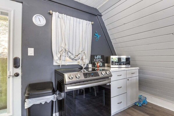 하우스, 침대(여러 개), 파티오 (Changes In Attitude) | 전용 주방