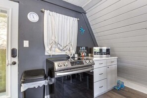 House, Multiple Beds, Patio (Changes In Attitude) | Private kitchen