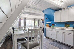 独立别墅, 多张床, 露台 (Changes In Attitude) | 2 多间卧室、特色装修、特色家居、床单