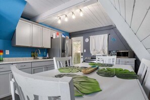 House, Multiple Beds, Patio (Changes In Attitude) | 2 bedrooms, individually decorated, individually furnished, bed sheets