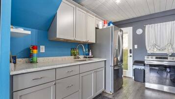 House, Multiple Beds, Patio (Changes In Attitude) | Private kitchen