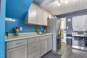 하우스, 침대(여러 개), 파티오 (Changes In Attitude) | 전용 주방