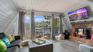 House, Multiple Beds, Patio (Changes In Attitude) | Living area