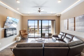 Lägenhet - flera sängar - tillgång till pool (Amazing Topsider Penthouse) | Vardagsrum