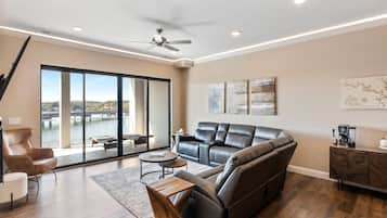 Condo, Multiple Beds, Pool Access (Amazing Topsider Penthouse) | Living area