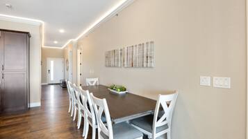 Condo, varias camas, acceso a la alberca (Amazing Topsider Penthouse) | Restaurantes