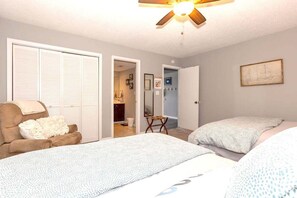 คอนโด, หลายเตียง, ใช้สระว่ายน้ำได้ (At The 19) | 3 ห้องนอน, ห้องพักตกแต่งอย่างมีเอกลักษณ์, ตกแต่งพิเศษโดยเฉพาะ