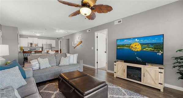 Lejlighed - flere senge - adgang til pool (Gibson's Getaway) | Opholdsområde