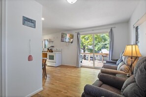 Hus, flere senger, terrasse (Gains Place) | Oppholdsområde