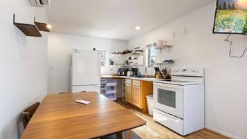 Casa, várias camas, varanda (Gains Place) | Cozinha privada