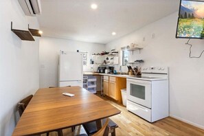 Private kitchen - Lakefront Home in a Quiet Cove, Private Dock, Outdoor Dining & Fishing (Gravois Mills)