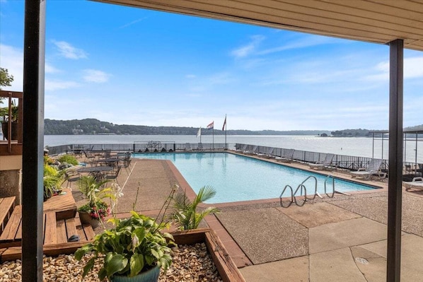 Pool - 2mm Main Channel Views, Boat & PWC Slip, 2 Pools, Playground & Tennis (Lake Ozark)