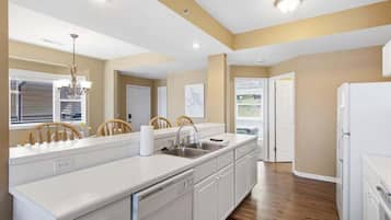 Apartamento, varias camas, patio (Sunkissed Cove) | Cocina privada