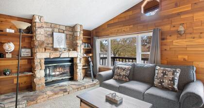 Stunning Lake View On A Nice & Quiet Relaxing Home