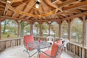 View from room - Stunning Lake View On A Nice & Quiet Relaxing Home (Climax Springs)