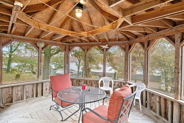 Maison, plusieurs lits, patio (Fireside Landing) | Vue de la chambre