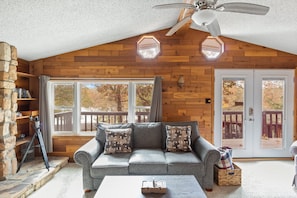 Living area - Stunning Lake View On A Nice & Quiet Relaxing Home (Climax Springs)