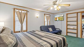 Huis, meerdere bedden, patio (Fireside Landing) | 1 slaapkamer, individueel gedecoreerd, individueel gemeubileerd