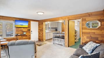 House, Multiple Beds, Patio (Fireside Landing) | Living area