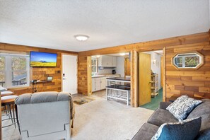 Living area - Stunning Lake View On A Nice & Quiet Relaxing Home (Climax Springs)