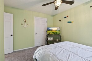 公寓客房, 多張床, 庭院 (Cozy Cove Escape) | 2 間臥室、獨特裝潢、布置獨特、床單