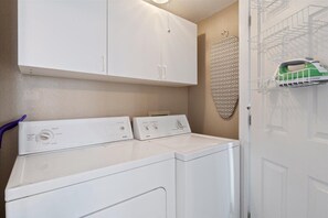 Kondominium, Beberapa Tempat Tidur, patio (Cozy Cove Escape) | Interior