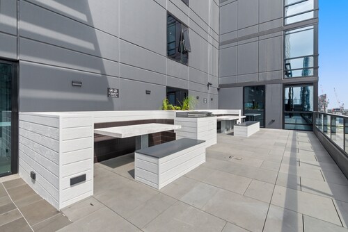 2-bed Inner-city Pad With Pool,