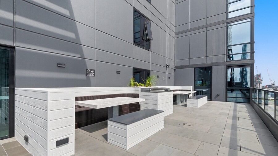 2-bed Inner-city Pad With Pool,