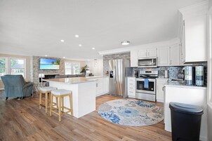 Casa, varias camas, patio (The Tides) | Cocina privada