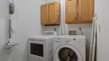 Casa, diversos llits, pati (Double EE Retreat) | Bugaderia