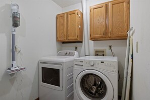 Casa, diversos llits, pati (Double EE Retreat) | Bugaderia