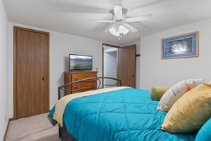 House, Multiple Beds, Patio (Double EE Retreat) | 3 bedrooms, individually decorated, individually furnished, bed sheets