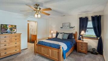 Hus - flera sängar - uteplats (Double EE Retreat) | 3 sovrum, individuell inredning, unika möbler och sängkläder