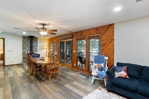 Interior - Quiet Cove, Private Dock, Fishing, Swimming, Boat Slip & Kayaks (Camdenton)