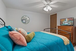 House, Multiple Beds, Patio (Double EE Retreat) | 3 bedrooms, individually decorated, individually furnished, bed sheets