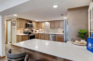 House, Multiple Beds, Patio (Double EE Retreat) | Private kitchen