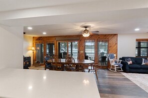 House, Multiple Beds, Patio (Double EE Retreat) | Interior