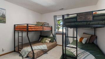 Hus - flere senge - terrasse (Double EE Retreat) | 3 soveværelser, individuelt design, individuel indretning, sengetøj