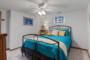 House, Multiple Beds, Patio (Double EE Retreat) | 3 bedrooms, individually decorated, individually furnished, bed sheets