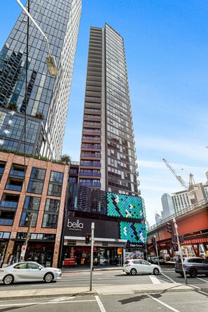 Apartment | Reception - Pristine 2-bed Unit With Beautiful City Landscape (Melbourne)