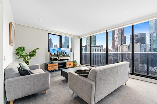 Pristine 2-bed Unit With Beautiful City Landscape