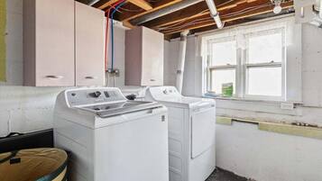 Maison, plusieurs lits, bain Ă remous (Buck Creek Cottage) | Blanchisserie