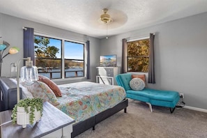 Maison, plusieurs lits, bain à remous (Buck Creek Cottage) | Vue de la chambre