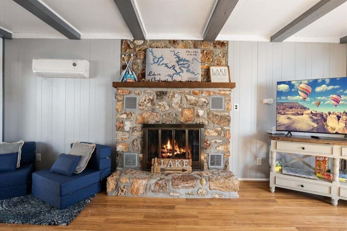 Ferienhaus, Mehrere Betten, Whirlpool (Buck Creek Cottage) | Wohnbereich