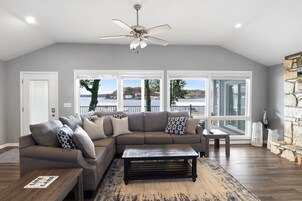 House, Multiple Beds, Patio (CeCe's Sunset) | Living area