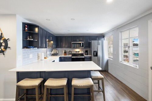 Sunset & Lake Views, Kayak, Outdoor Dining & Seats