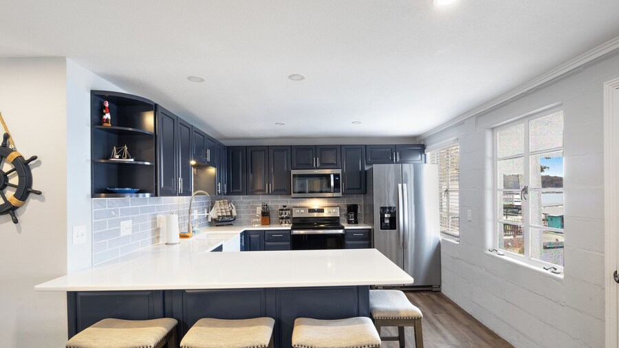 Sunset & Lake Views, Kayak, Outdoor Dining & Seats