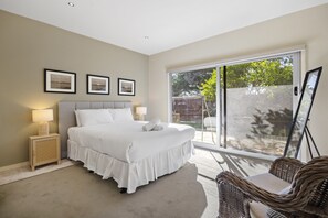 3 bedrooms, iron/ironing board, bed sheets - Spacious 3-bed Townhouse Near Dromana Beach (Melbourne)